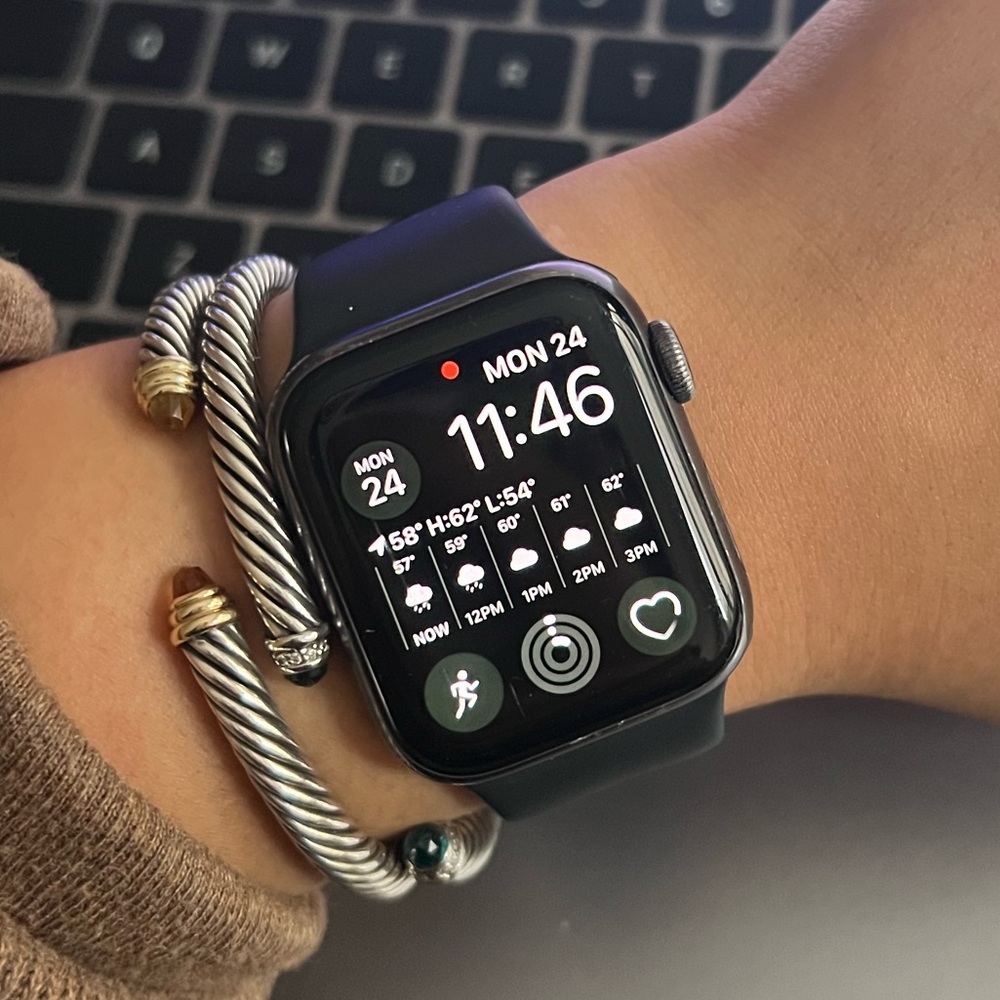 Apple Watch Series 4 40mm aluminum (scratches)